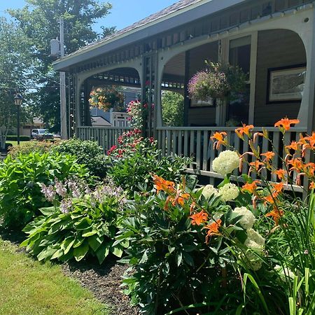 No 1 Grafton Inn ชาร์ลอตต์ทาวน์ ภายนอก รูปภาพ