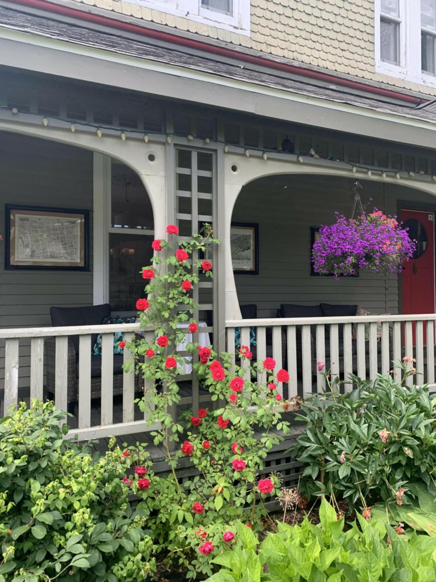 No 1 Grafton Inn ชาร์ลอตต์ทาวน์ ภายนอก รูปภาพ