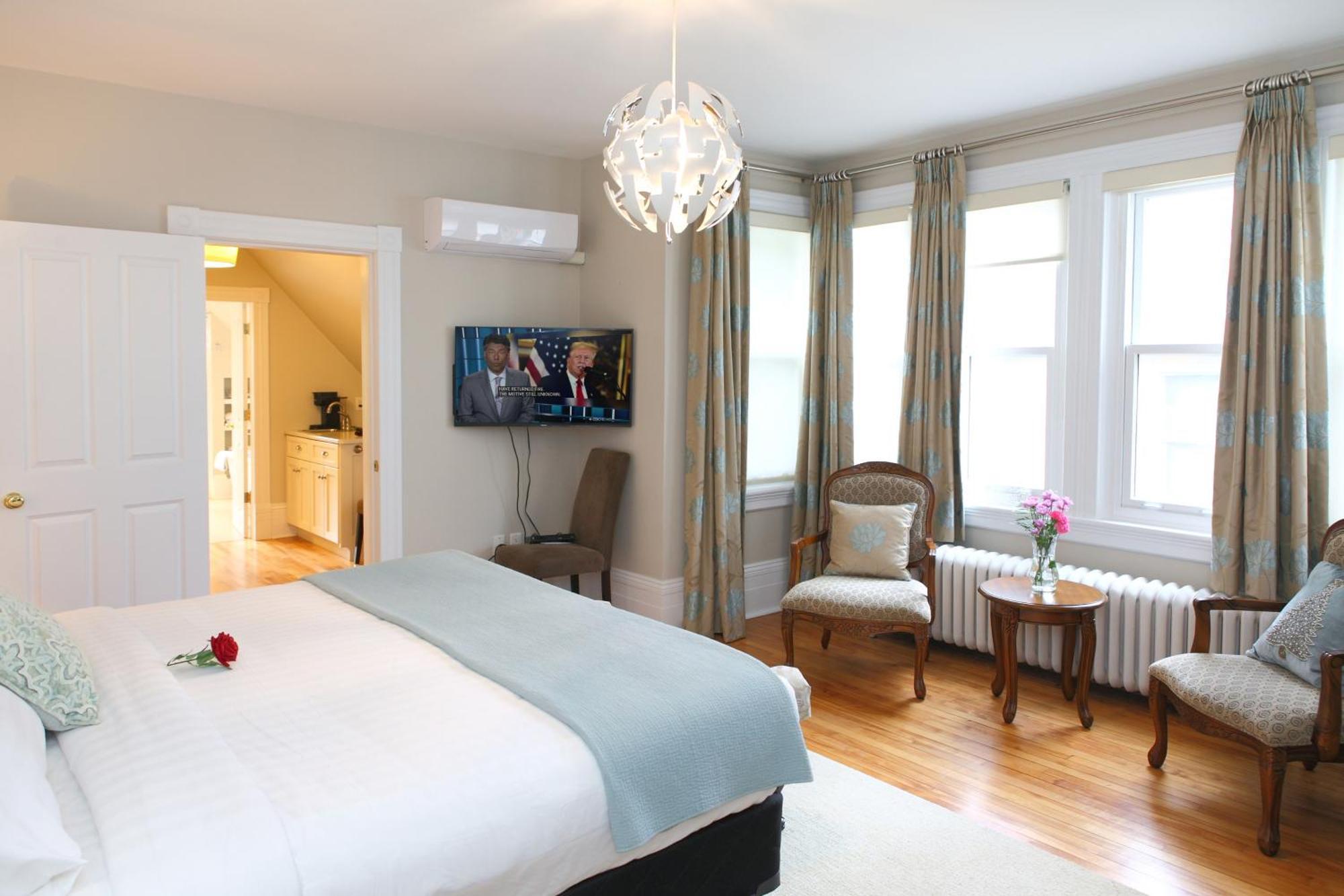 No 1 Grafton Inn ชาร์ลอตต์ทาวน์ ภายนอก รูปภาพ