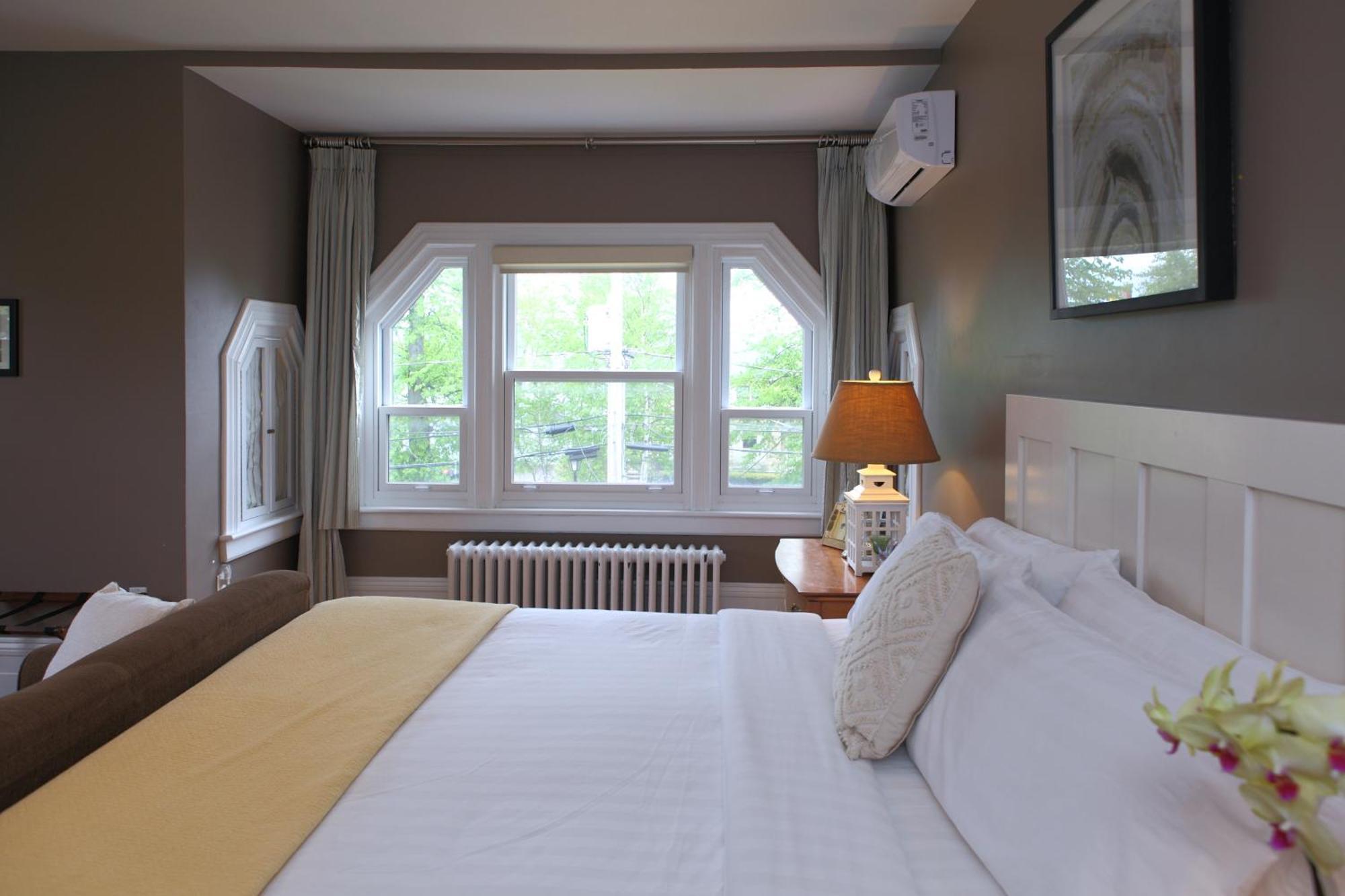 No 1 Grafton Inn ชาร์ลอตต์ทาวน์ ภายนอก รูปภาพ