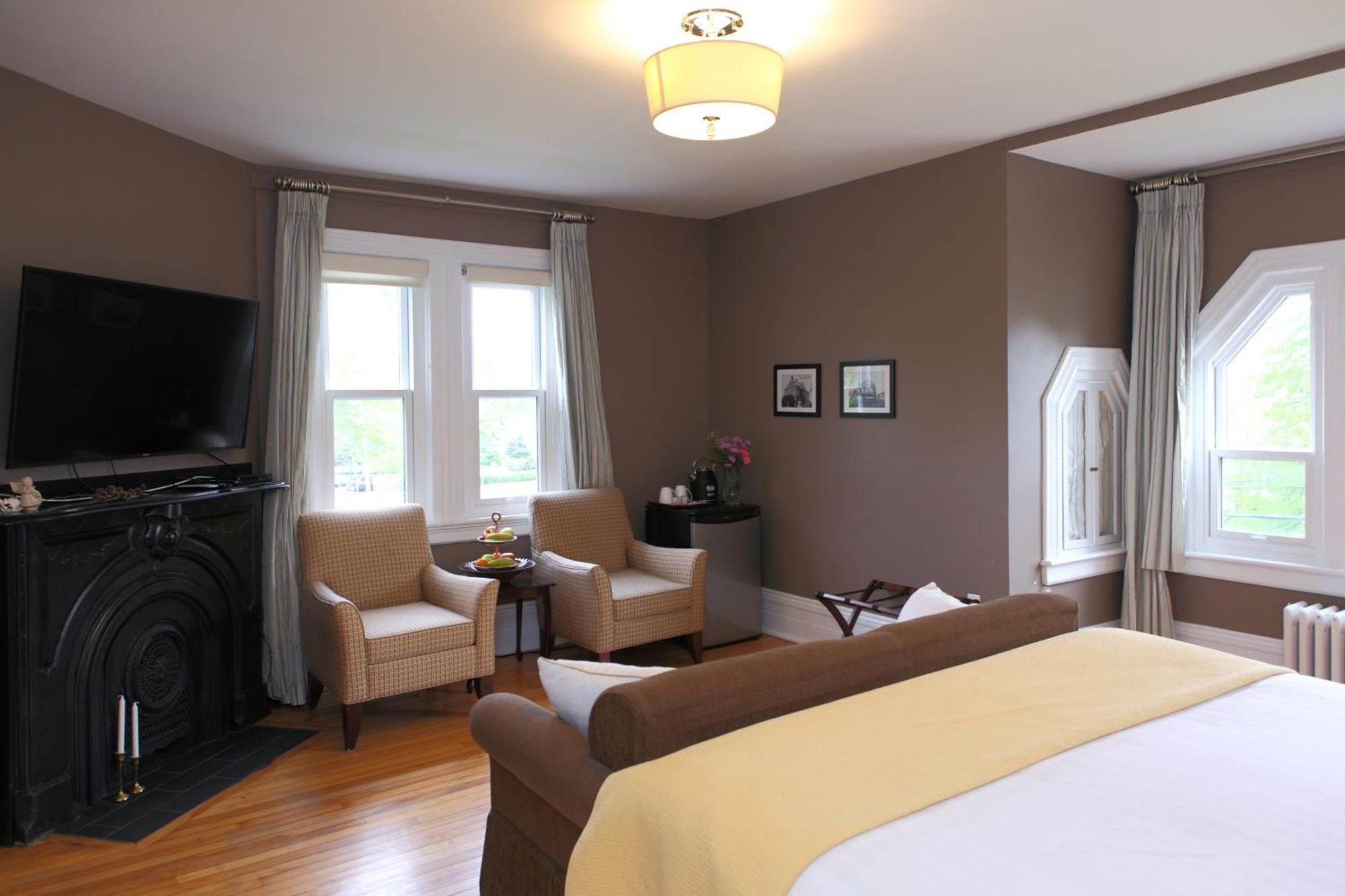No 1 Grafton Inn ชาร์ลอตต์ทาวน์ ภายนอก รูปภาพ