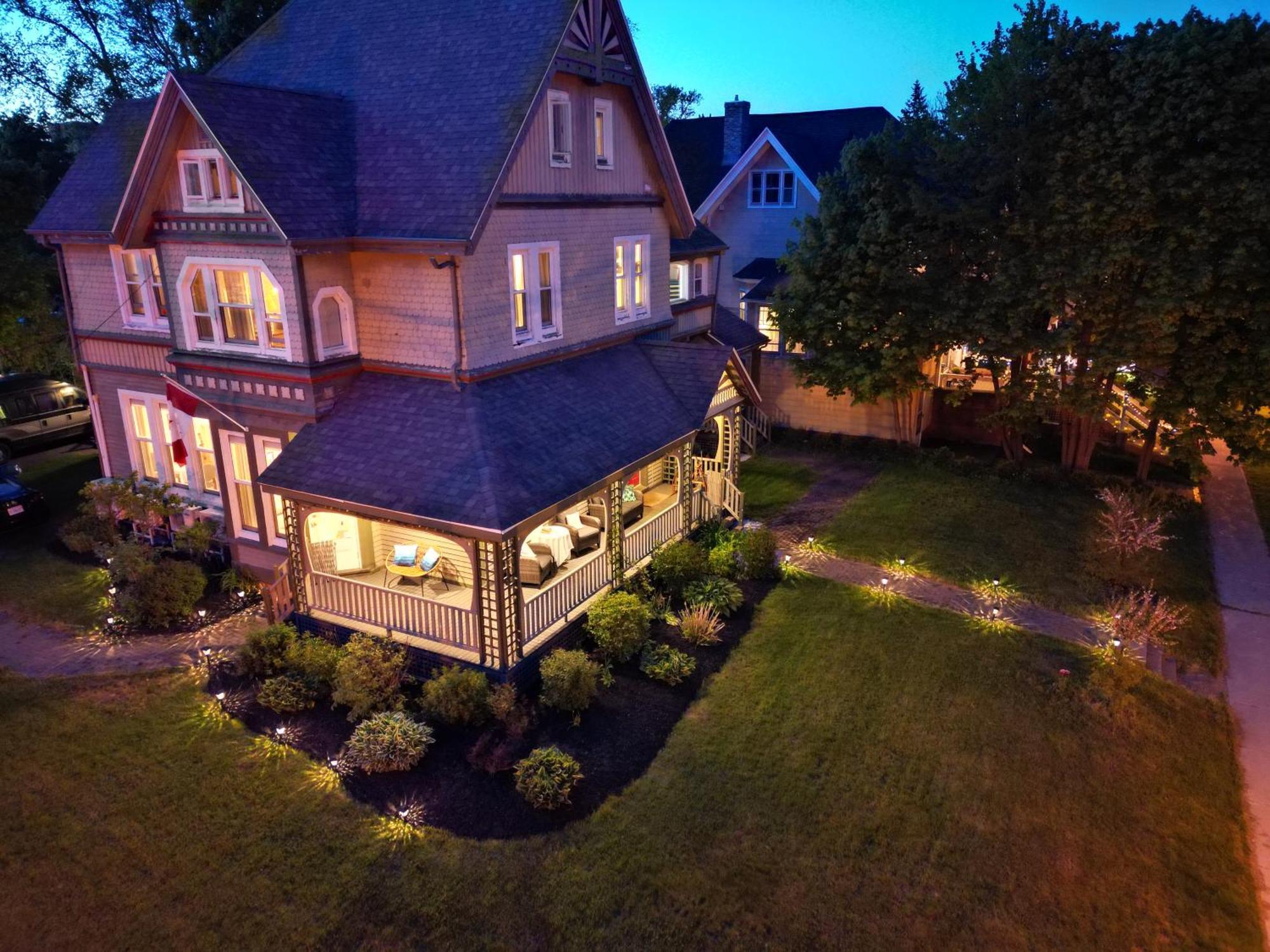 No 1 Grafton Inn ชาร์ลอตต์ทาวน์ ภายนอก รูปภาพ