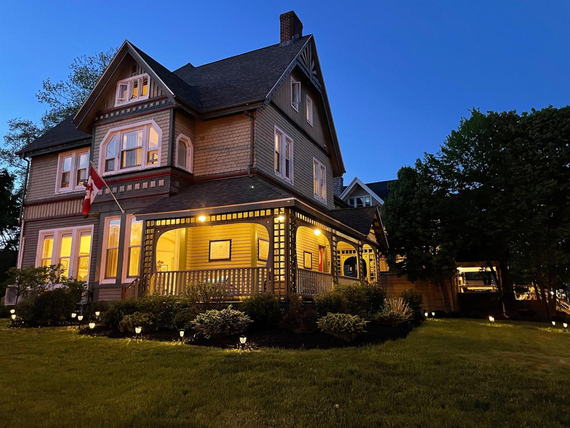 No 1 Grafton Inn ชาร์ลอตต์ทาวน์ ภายนอก รูปภาพ