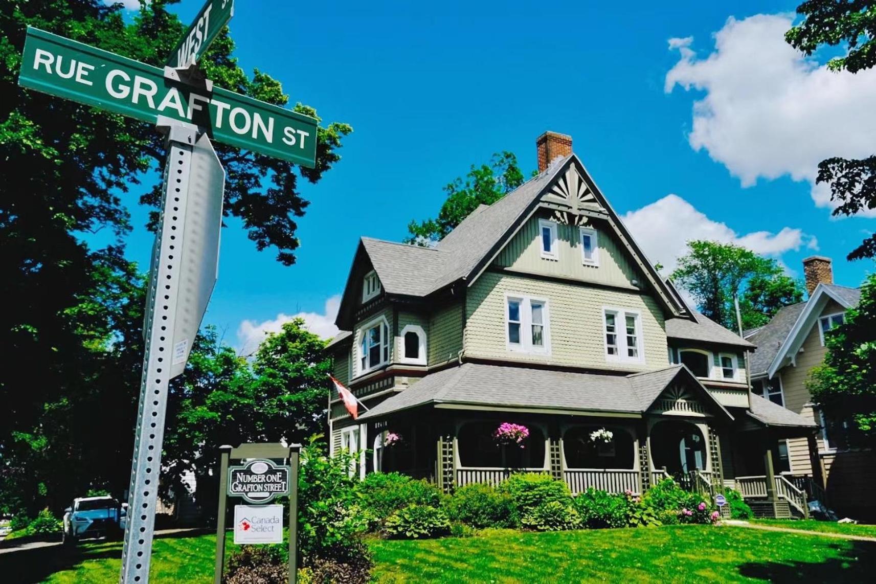 No 1 Grafton Inn ชาร์ลอตต์ทาวน์ ภายนอก รูปภาพ